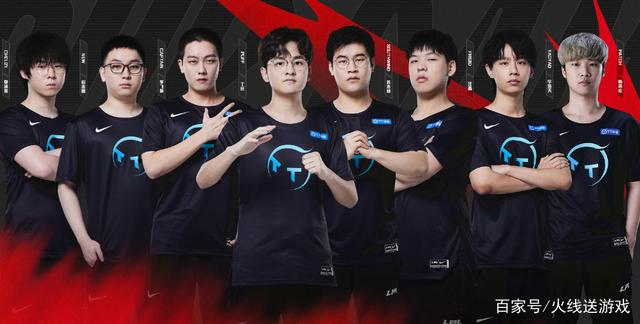 在足球比赛 在足球比赛