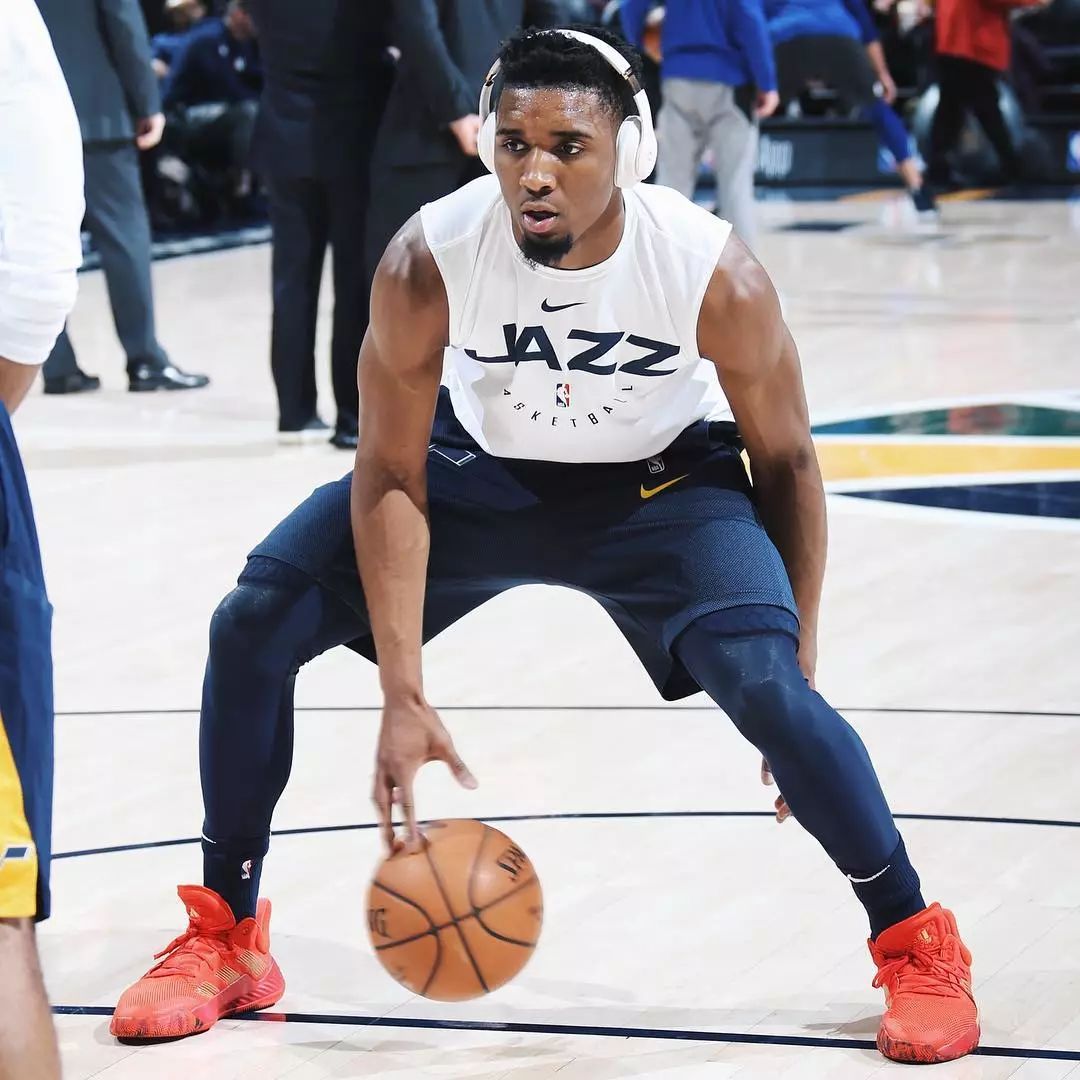 正面一拧肩 正面一拧肩