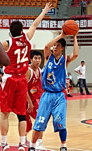 主力中卫伤 主力中卫伤